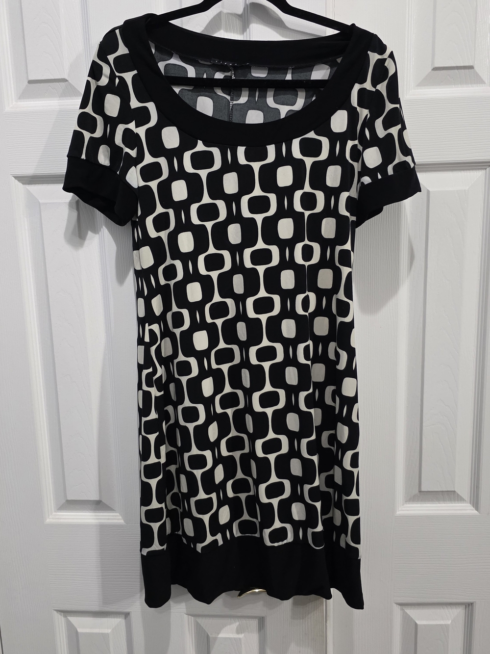 Tiana B. Black & White Geometric Scoop Neck Tunic